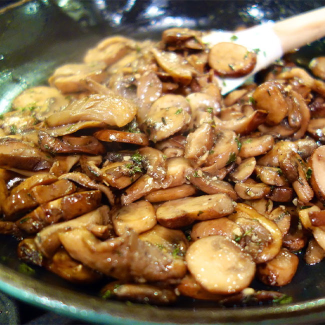 طرز درست سرخ کردن قارچ